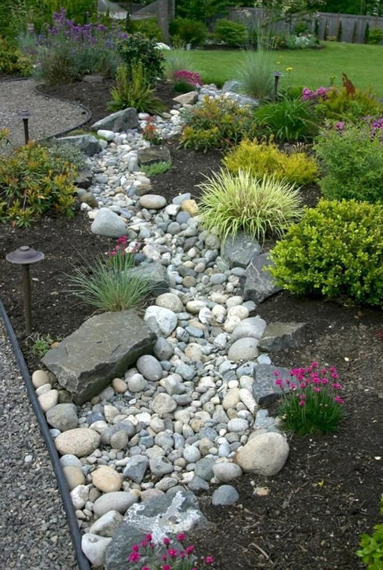 Decoração com pedras para o jardim