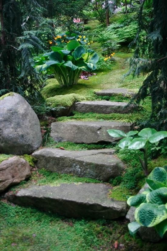 Escadas com pedras para jardim