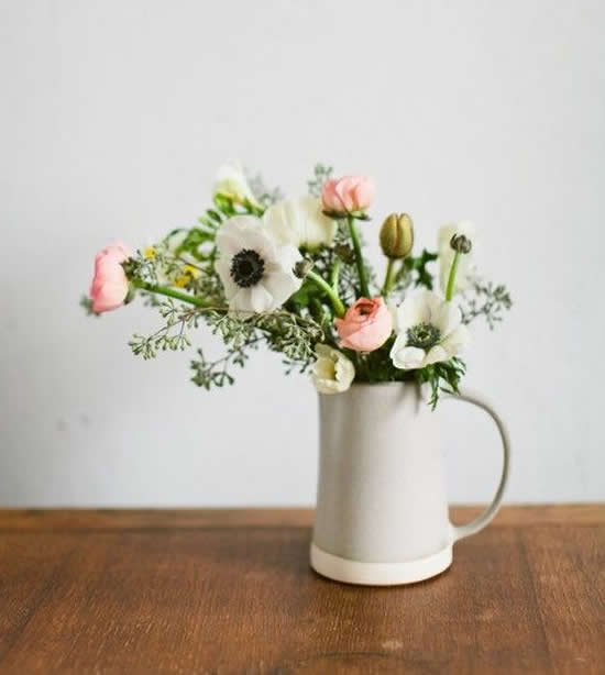 Vaso lindo com arranjo de flores