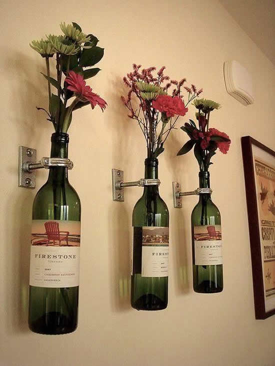 Lindos vasos com garrafas de vidro