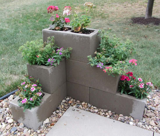 Ideia com blocos de concreto para jardim