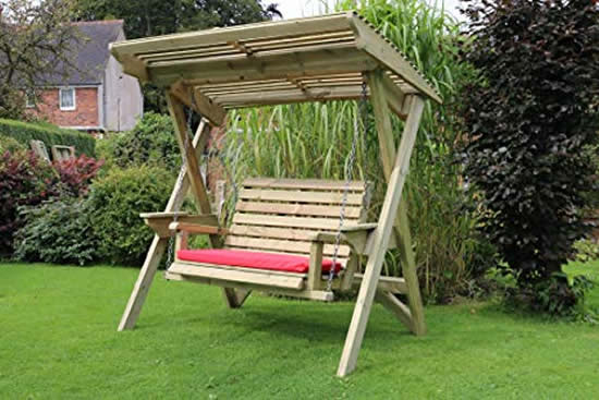 Decoração de jardim com cadeira de balanço suspensa