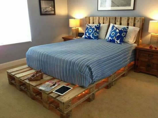 Linda cama de pallets de madeira