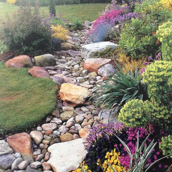 Caminho para jardim com pedras lindo