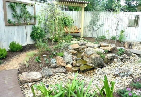 Decoração com pedras para jardim